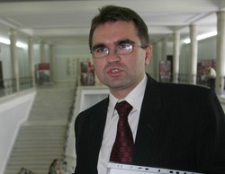 "Rostowski to nieudacznik i tylko magister"