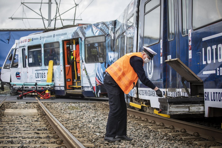 Zderzenie tramwaju z ciężarówką w Gdańsku. Ranna motornicza