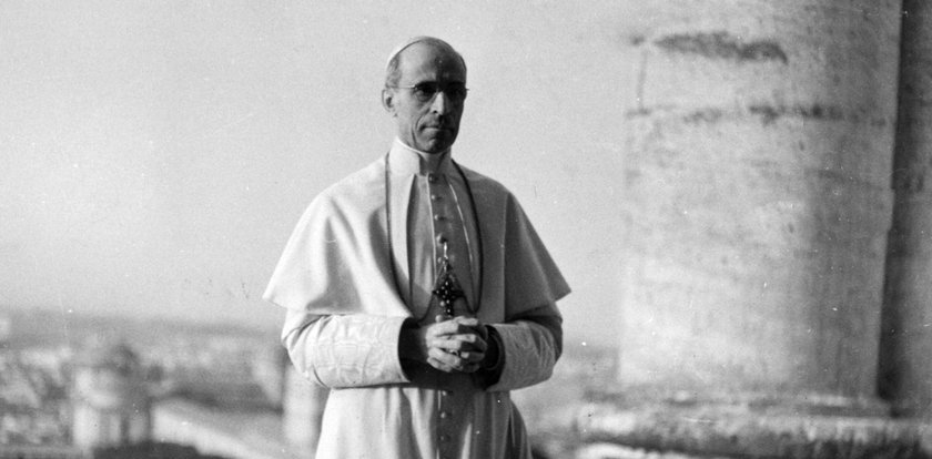 Pius XII papież ery Hitlera. Gdy go żegnano unosił się odór źle zabalsamowanego ciała, a jego nos odpadł