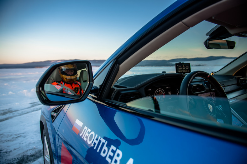 Lamborghini Urus – rekord prędkości na zamarzniętym jeziorze Bajkał