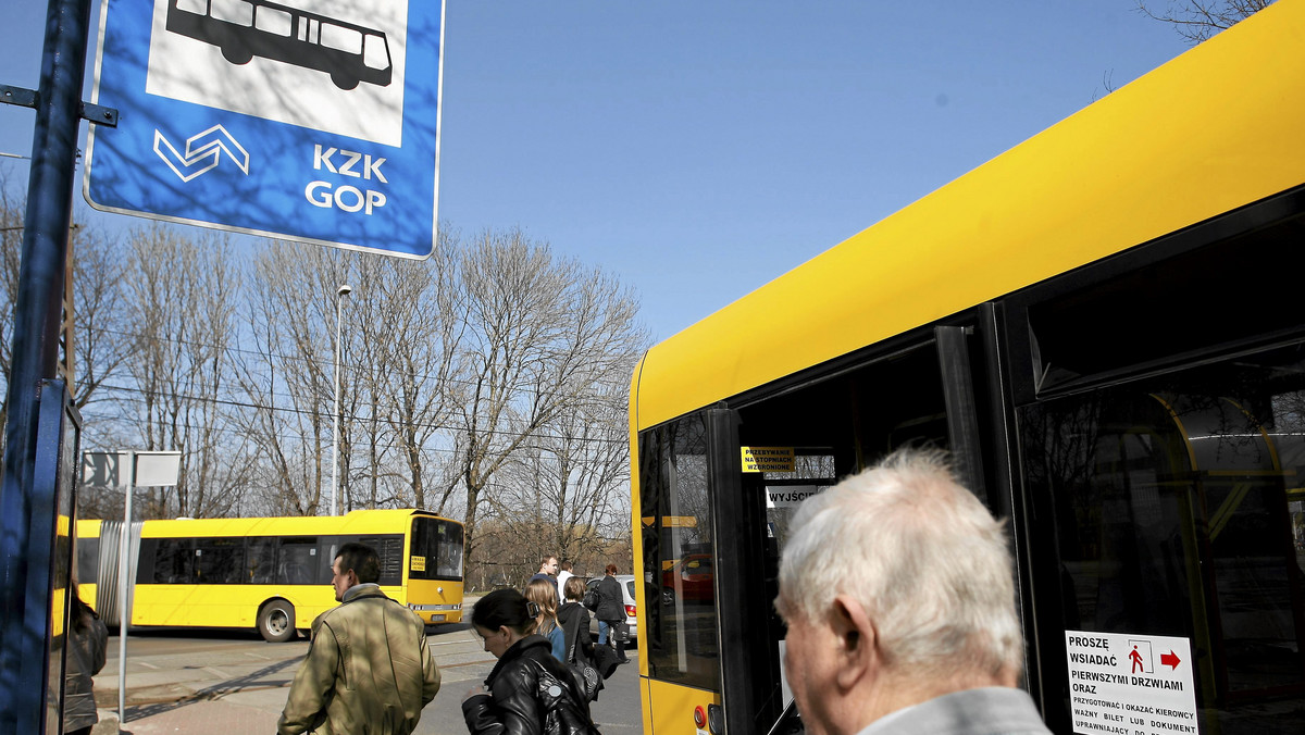 Jedna z pasażerek podróżująca do pracy autobusem komunikacji miejskiej w Zabrzu otrzymała mandat, pomimo że miała skasowany bilet. Według kontrolera był on jednak nieważny gdyż automat zamiast zrobić dziurki i wydrukować odpowiednią datę i godzinę, zrobił tylko dziurki. Kobieta chce odwołać się od decyzji o karze.