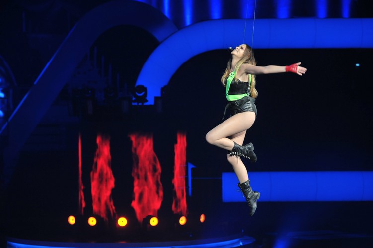 Blue Cafe i latająca Dominika Gawęda podczas koncertu 10. jubileuszowego festiwalu TOPtrendy