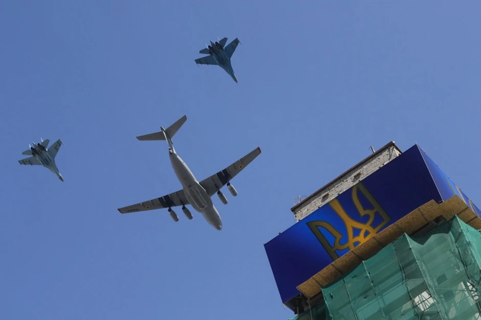 Transporter Il-76 i MiG-29 iznad Kijeva (arhiva)