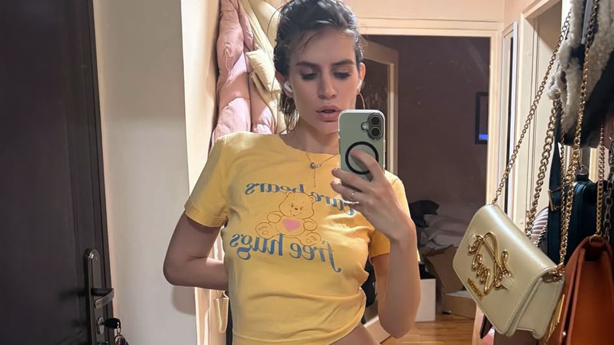 ZAVOLELA DUPLO STARIJEG KOLEGU Glumica (32) podigla majicu i opalila selfi: 