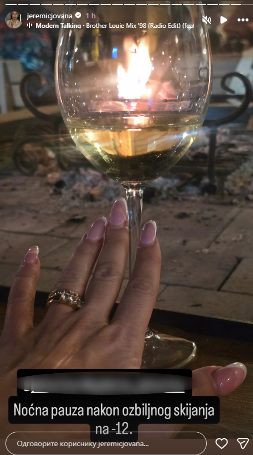 Na ruci Jovane Jeremić zasijao prsten