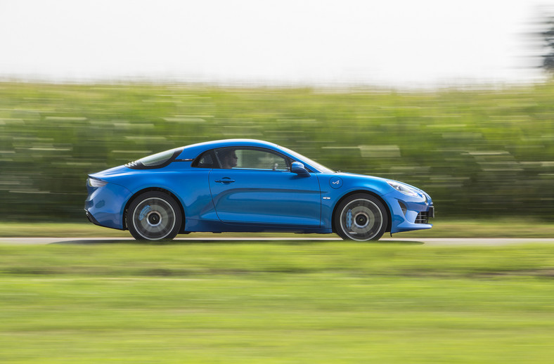 Alpine A110 - ma styl, superosiągi i... historię