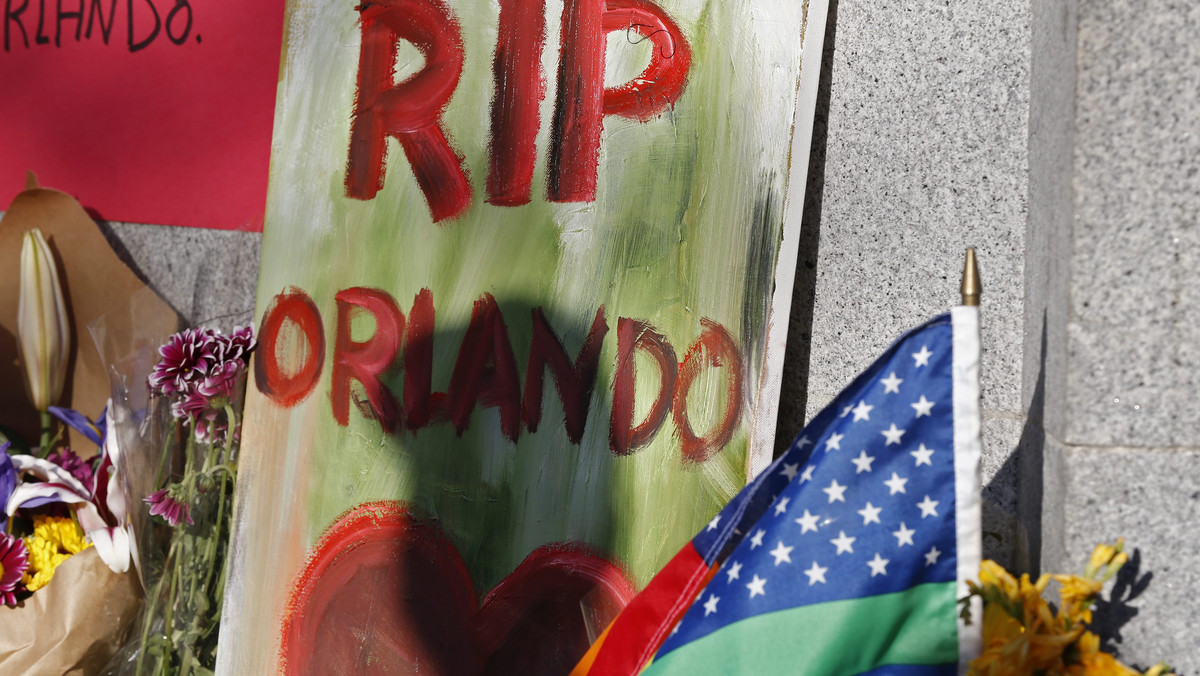 Omar Mateen, sprawca niedzielnej strzelaniny we gejowskim barze w Orlando, w której zginęło 49 osób, rozważał atak na Walt Disney World Resort, mieszczący się w tym samym mieście na Florydzie - podał dzisiaj magazyn "People" na stronach internetowych.