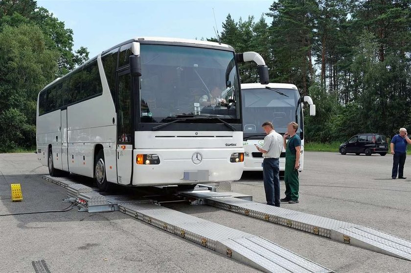 Połowa autobusów nie powinna jeździć! Polowanie na graty