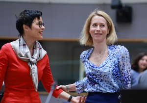 Marta Kos, Kaja Kalas