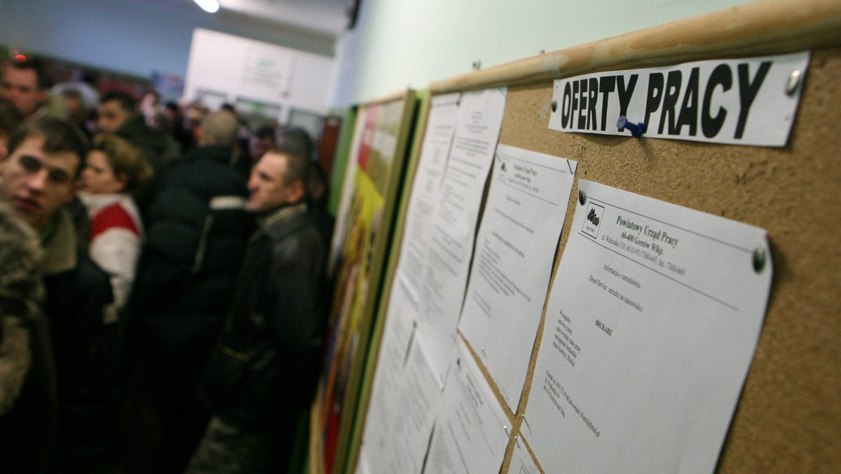 O ponad 5 tysięcy wzrosła liczba bezrobotnych w województwie podkarpackim w porównaniu z analogicznym okresem roku ubiegłego - podało Radio Rzeszów.