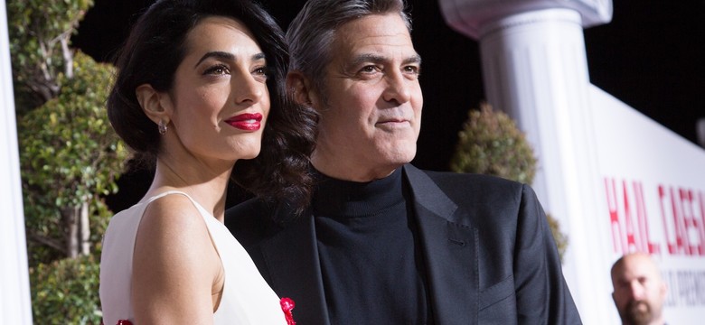 George i Amal Clooney zostali rodzicami. Znamy imiona bliźniaków