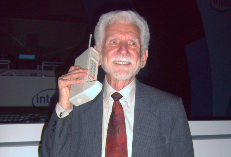 Martin Cooper i prototyp telefonu komórkowego