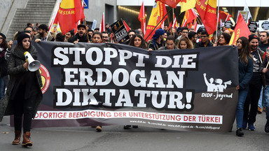 Niemcy: tysiące Kurdów demonstrowało w Kolonii przeciwko Erdoganowi