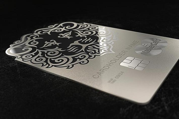 Metalowa karta Lion’s Banku