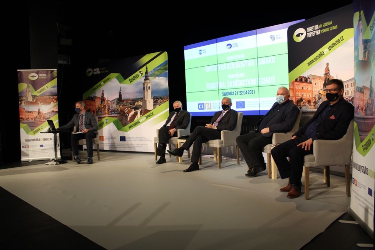Zdjęcie pochodzi z konferencji „Turystka dziedzictwa i smaku”, która odbyła się w 21-22.04.2021 r. w Świdnicy oraz ubiegłorocznej gali wręczenia nagród dla najlepszych produktów i usług turystycznych roku