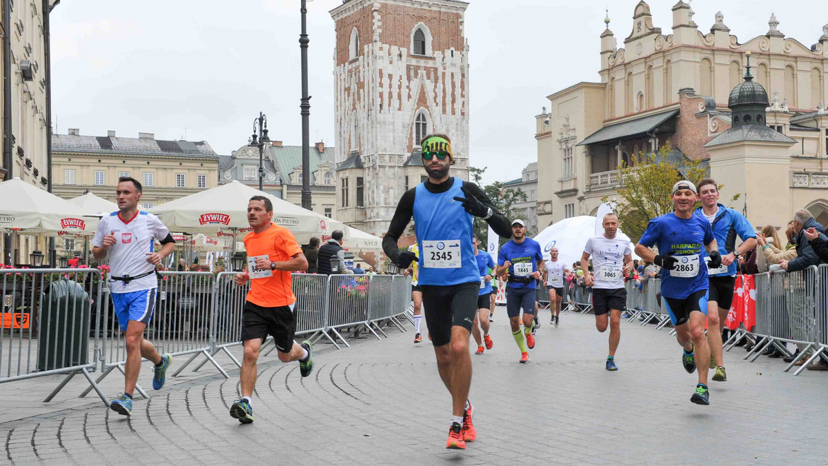 Miło nam poinformować, że pięciuset biegaczy z najniższą sumą czasów uzyskanych w 15. PZU Cracovia Maraton, 10. PZU Biegu Trzech Kopców i 3. PZU Cracovia Półmaratonie Królewskim będzie mogło odebrać statuetki i dyplomy potwierdzające skompletowanie Królewskiej Triady Biegowej 2016 już po zakończeniu niedzielnego półmaratonu.