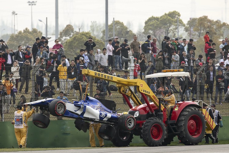 Antonio Giovinazzi roztrzaskał bolid. Na szczęście kierowca wyszedł z tego bez szwanku