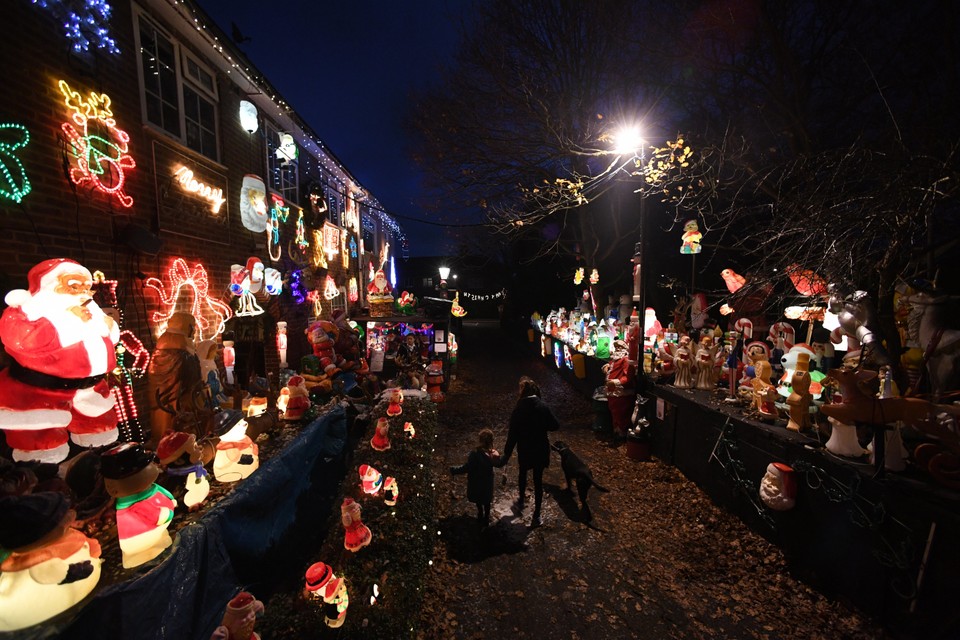 epa06398750 - BRITAIN CHRITSTMAS (Christmas Lights in London)