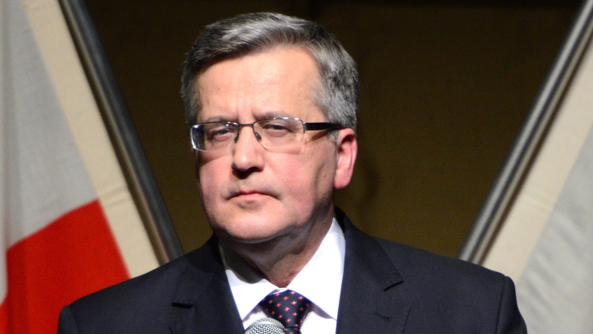 Gdyby w majowych wyborach prezydenckich doszło do II tury i spotkaliby się w niej Bronisław Komorowski i Andrzej Duda, obecny prezydent uzyskałby 65 proc. poparcia, a kandydat PiS 19 proc. - wynika z najnowszego badania CBOS.