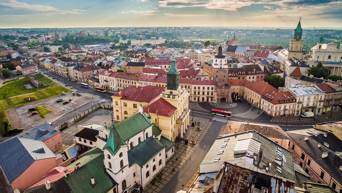 Różaniec odmawiany na granicach nie może być zamykaniem granic, ale ma być modlitwą, która jednoczy – powiedział metropolita lubelski abp Stanisław Budzik podczas wczorajszej uroczystości ogłoszenia kościoła pw. Matki Bożej Różańcowej w Lublinie sanktuarium maryjnym.