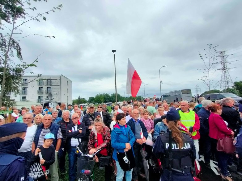 Protesty i radość. Skrajne emocje na otwarciu tunelu