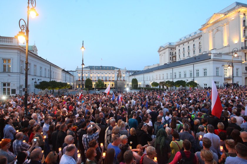 Protest przed Pałacem Prezydenckim