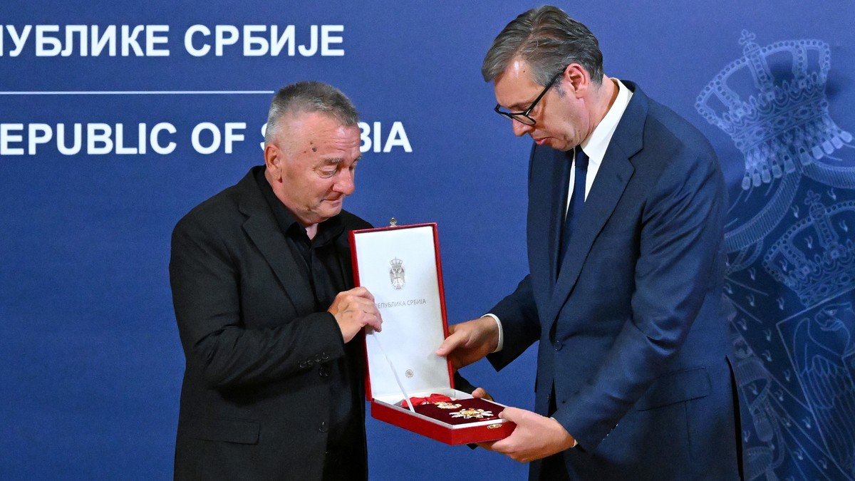 Aleksandar Vučić uručio Orden Karađorđeve zvezde prvog stepena Milošu Jovanoviću