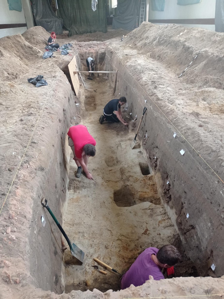 Odkryto dawne pochówki pod posadzką świątyni w powiecie łowickim