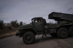 Rosjanie zdobywają teren pod Awdijiwką. "Idą jak zombie, a nam brakuje amunicji"