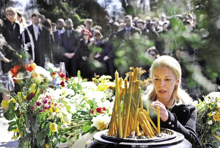 Pucanj u budućnost: Da je za života imao podršku bar onoliko ljudi koji su izašli da ga isprate do Aleje zaslužnih građana, uz energiju koju je posedovao, Zoran Đinđić je svakako mogao da uradi mnogo više nego što je stigao i realno mogao