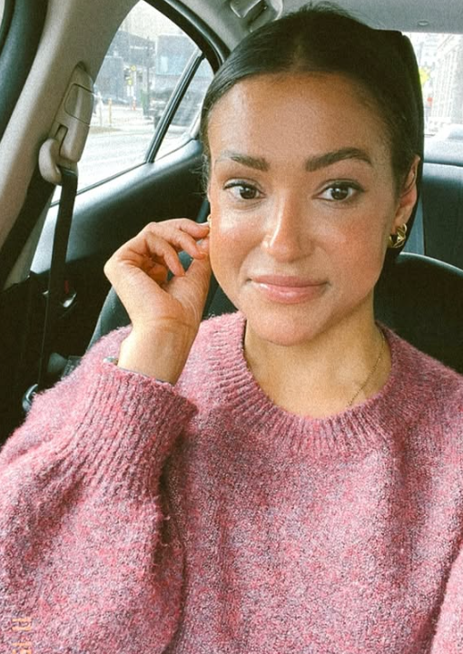 Adrienne celý čas trápil jediný príznak.