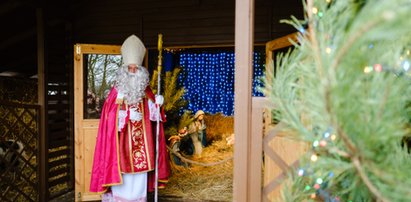 Śląska stajenka ze zwierzętami. W zoo można oglądać żywą szopkę