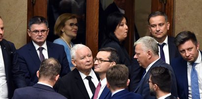 Niepokojący sygnał dla PiS w najnowszym sondażu. Jeśli tak dalej pójdzie...