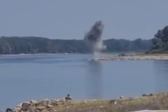 (VIDEO) NA DUNAVU VIŠE OD 100 VOJNIKA, ODJEKUJU EKSPLOZIJE Panika zbog rekordno niskog vodostaja: Postavlja se eksploziv na stenama, nema vode za piće, proglašena NACIONALNA KRIZA