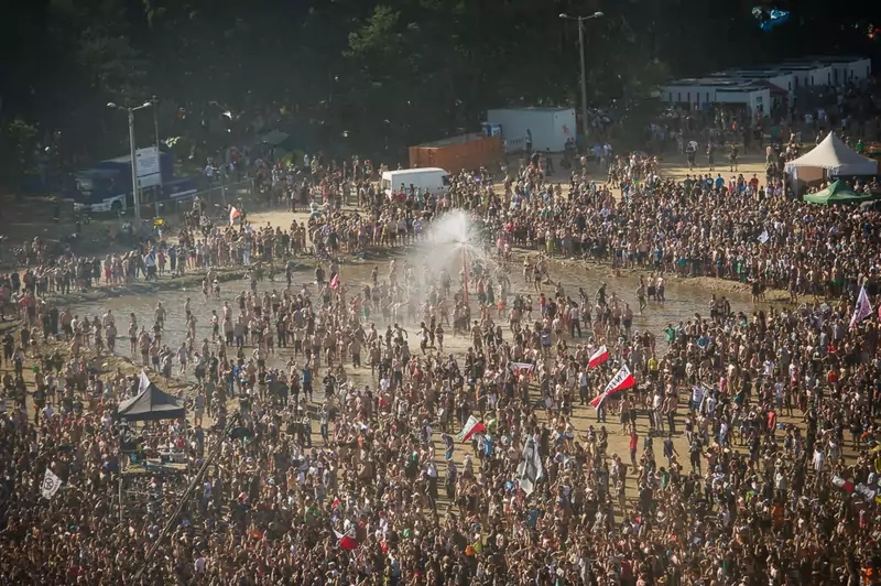 Setki tysięcy ludzi przyjeżdża co roku na Przystanek Woodstock