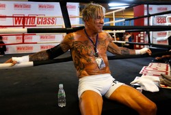 Mickey Rourke wraca na ring. 62-letni aktor stoczy w Moskwie walkę z Elliotem Seymourem. ZDJĘCIA