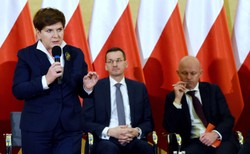 Morawiecki - pierwszy minister finansów, łączący funkcje z innym stanowiskiem ministerialnym