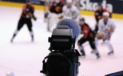 21 hokeistów zakażonych koronawirusem przez podróż klimatyzowanym autokarem