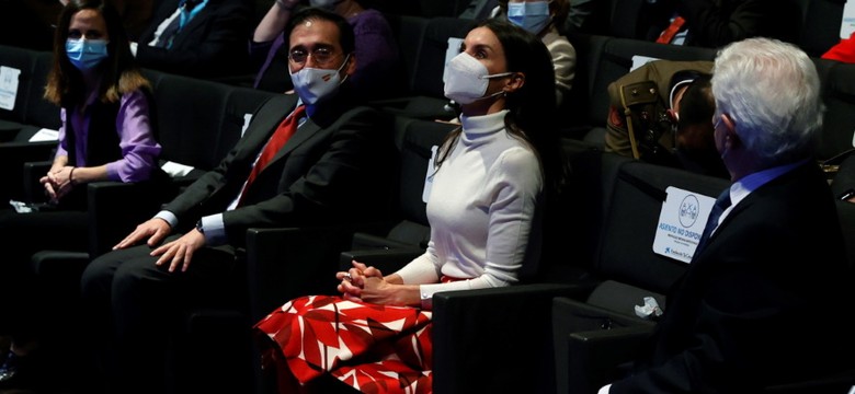 Ubraniowa ekstrawagancja w wykonaniu królowej Letycji. FOTO