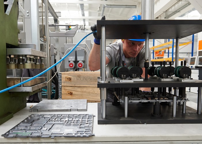 Fabryka w Lęborku jest obecnie najnowocześniejszym zakładem odlewniczym w Europie.  

<br><br><br>
 fot. (aw/mr) PAP/Adam Warżawa