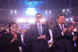 W katowickim "Spodku" rozpoczęła się konwencja PiS pod hasłem "Bezpieczna Polska"