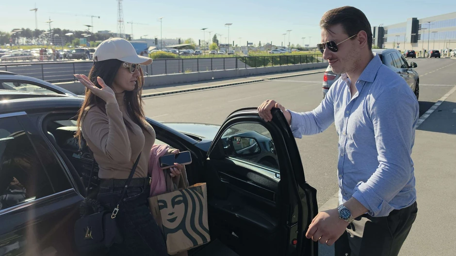 Tanja Savić i Muki na aerodromu
