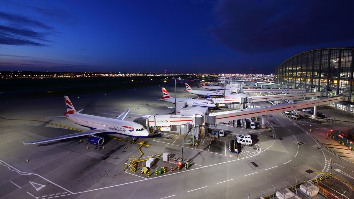 W czasie pandemii koronawirusa londyńskie lotnisko Heathrow utraciło tytuł największego w Europie pod względem liczby pasażerów. W ciągu pierwszych dziewięciu miesięcy tego roku zostało wyprzedzone przez Paryż, a w trzecim kwartale także przez Amsterdam i Frankfurt.