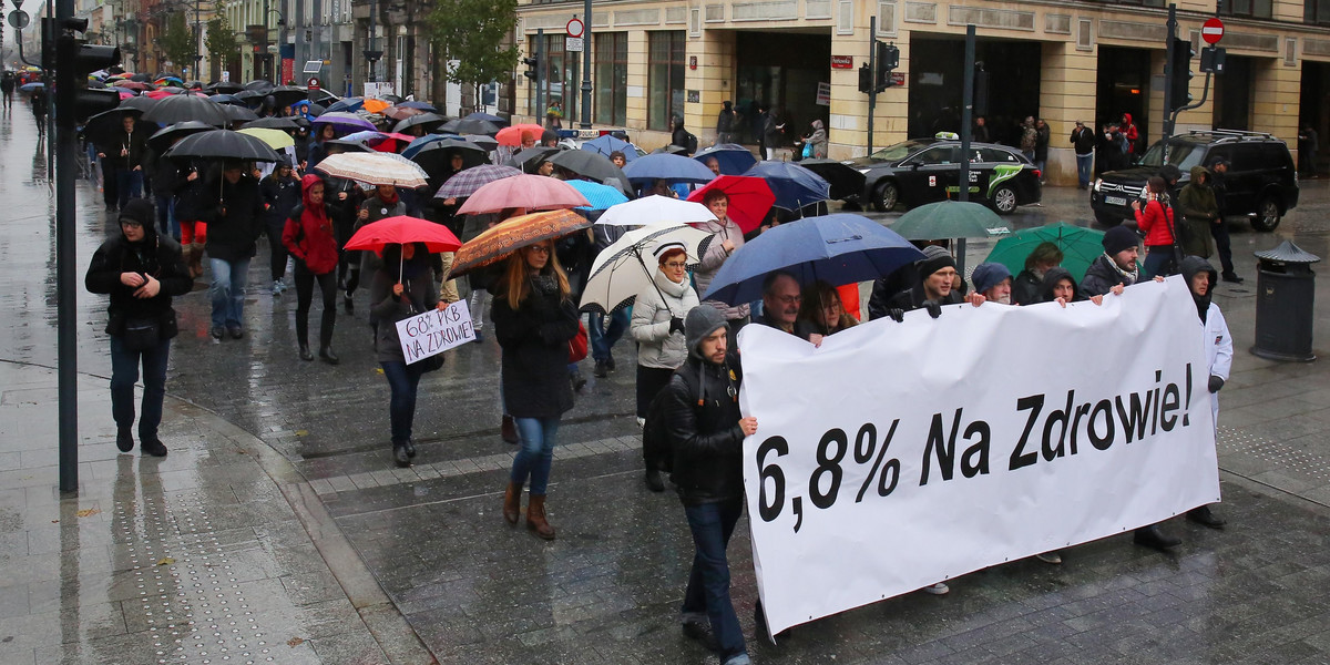 Marsz poparcia dla protestujących medyków w Łodzi 