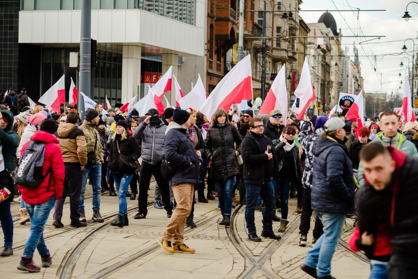 Marsz antycowidowców przeszedł ulicami Katowic