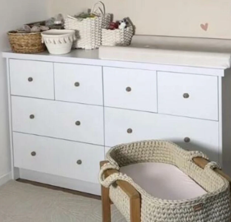 Drvena kolevka za malu Doroteu