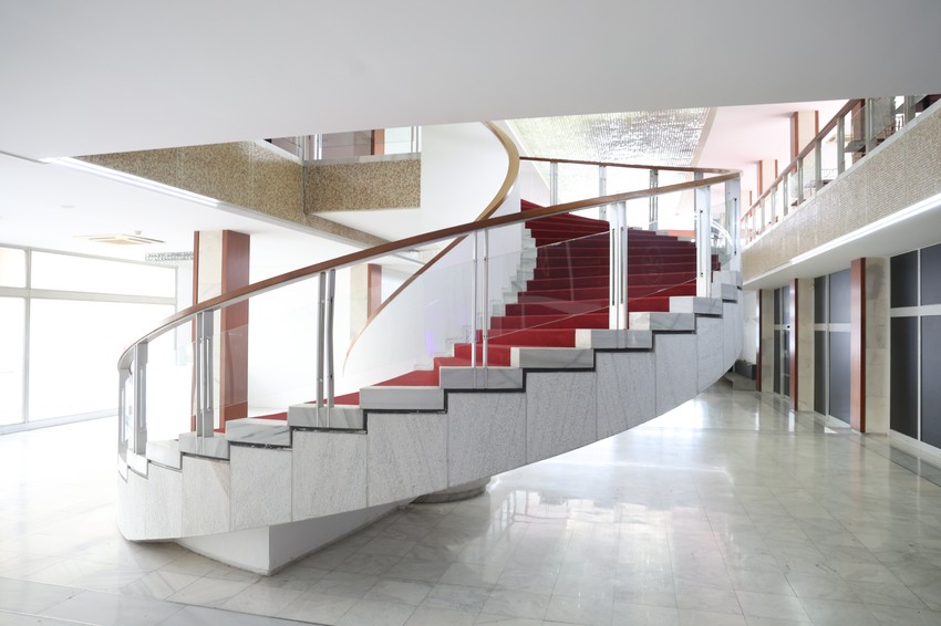 Kružno stepenište u hotelu bez potpornih stubova