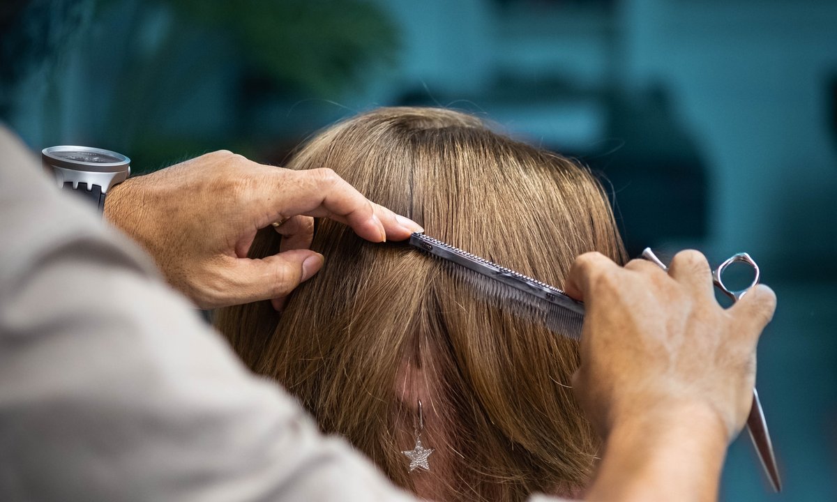 Kobiety po 50. roku życia oszalały na punkcie tej fryzury. Będziesz wyglądać o 10 lat młodziej