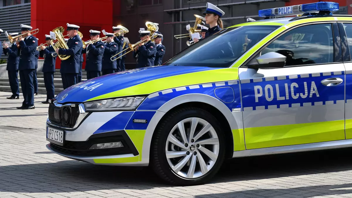 Nowe radiowozy i motocykle polskiej policji