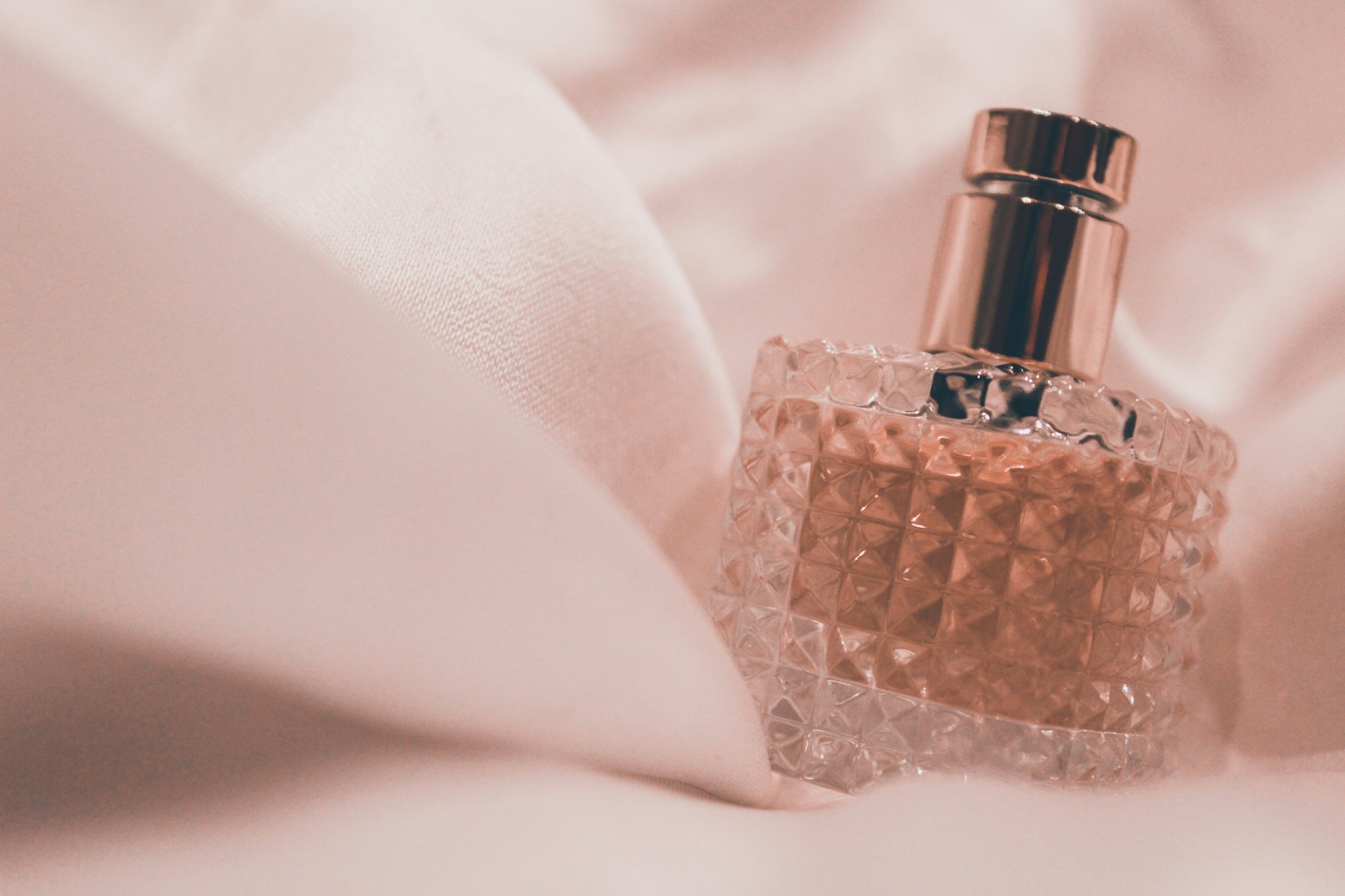 Znehodnotený parfum môže spôsobiť viac než len stratu vône.